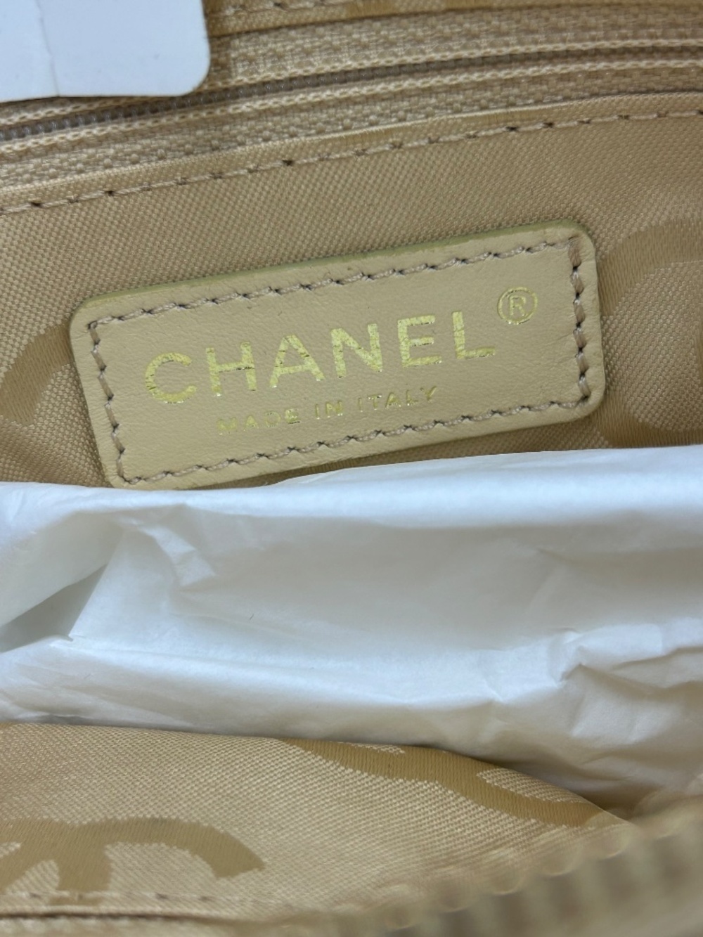 ****************Women’s Chanel Camellia Printed Raffia Chain Tote Bag. - Picture 9 of 15